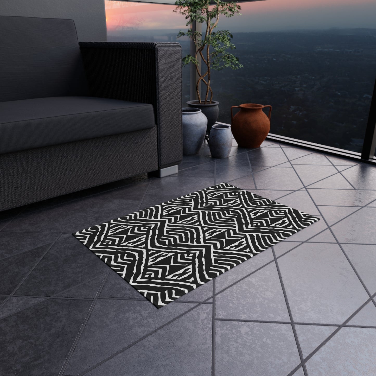 Black and White Stylish African Mudcloth pattern Outdoor/Indoor Rug for Patio, Deck, Camping, Boho Decor, Modern Design, Anti-Slip Area Mat
